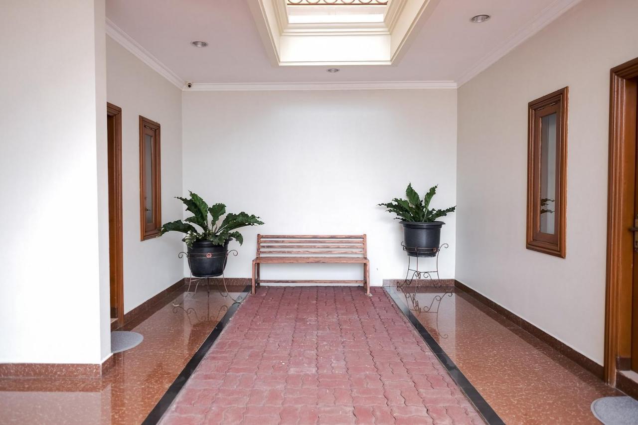 Wisma Delapan Mitra Reddoorz Jakarta Exterior photo